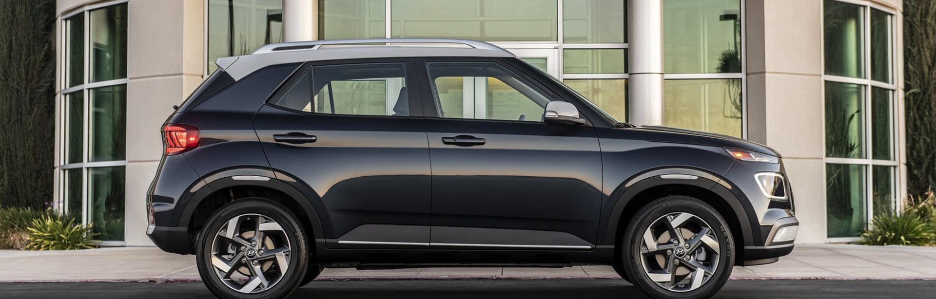 Is The Cheapest New Hyundai A Good-Value SUV? (Hyundai Venue 2023 Review) 